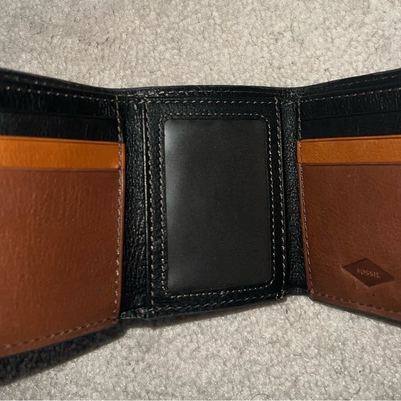 Brand new without tags Fossil Leather Wallet - Picture 2 of 3